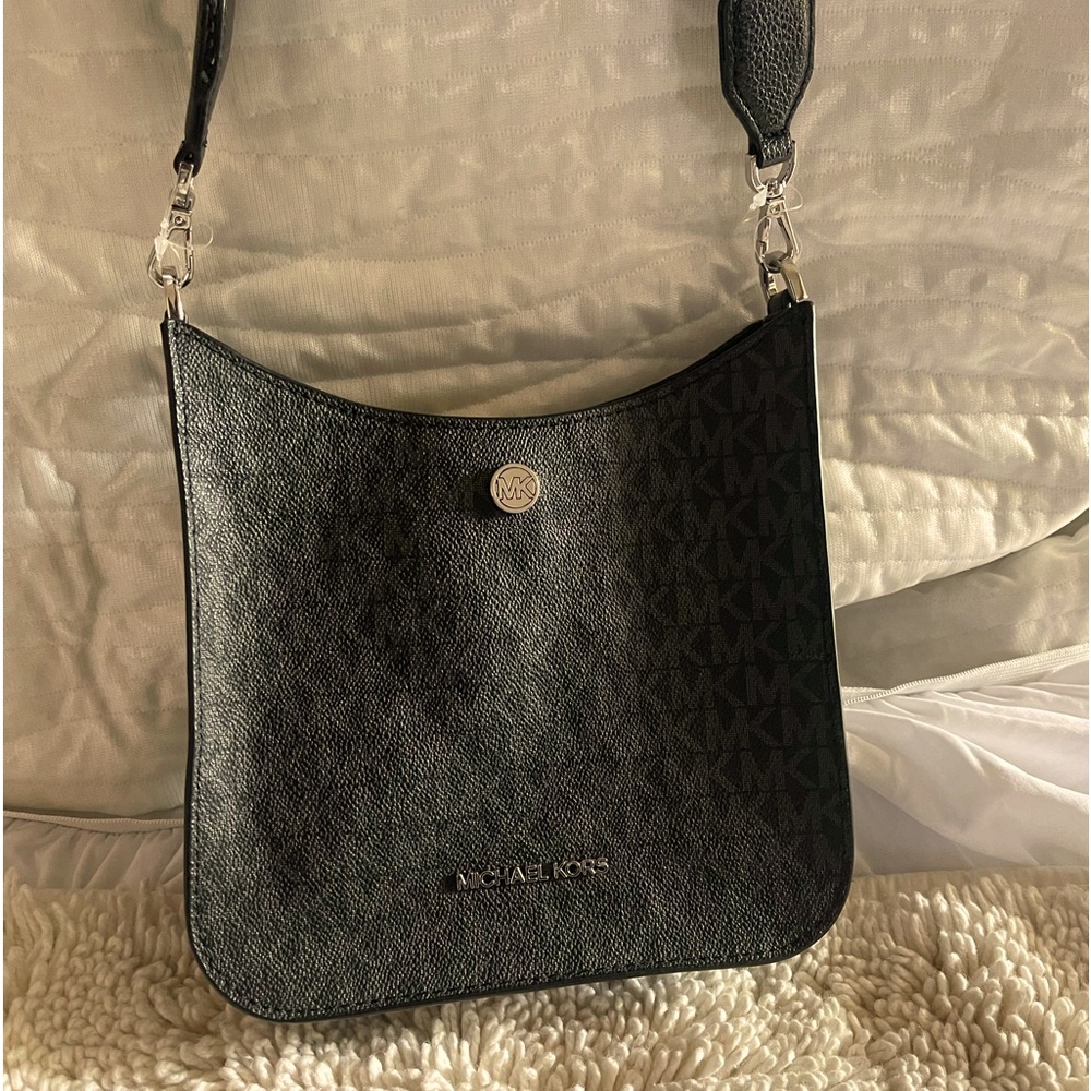 Michael Kors Briley small Logo Messenger bag
